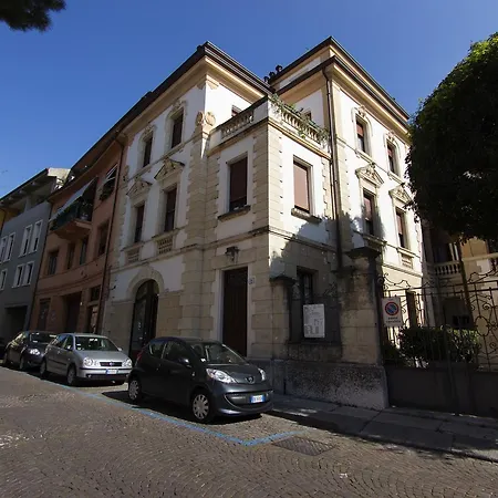 Arena Luxury 게스트하우스 4*